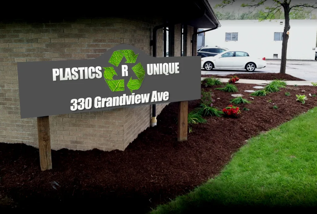 Plastics-R-Unique logo